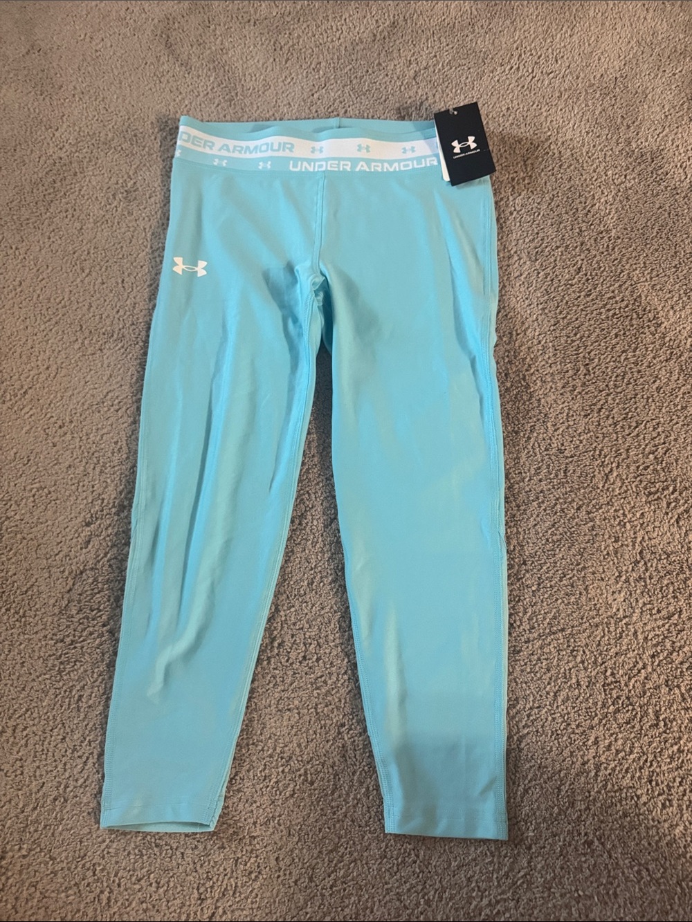 Under Armour Girls' Light Blue Performance Capris new with tags